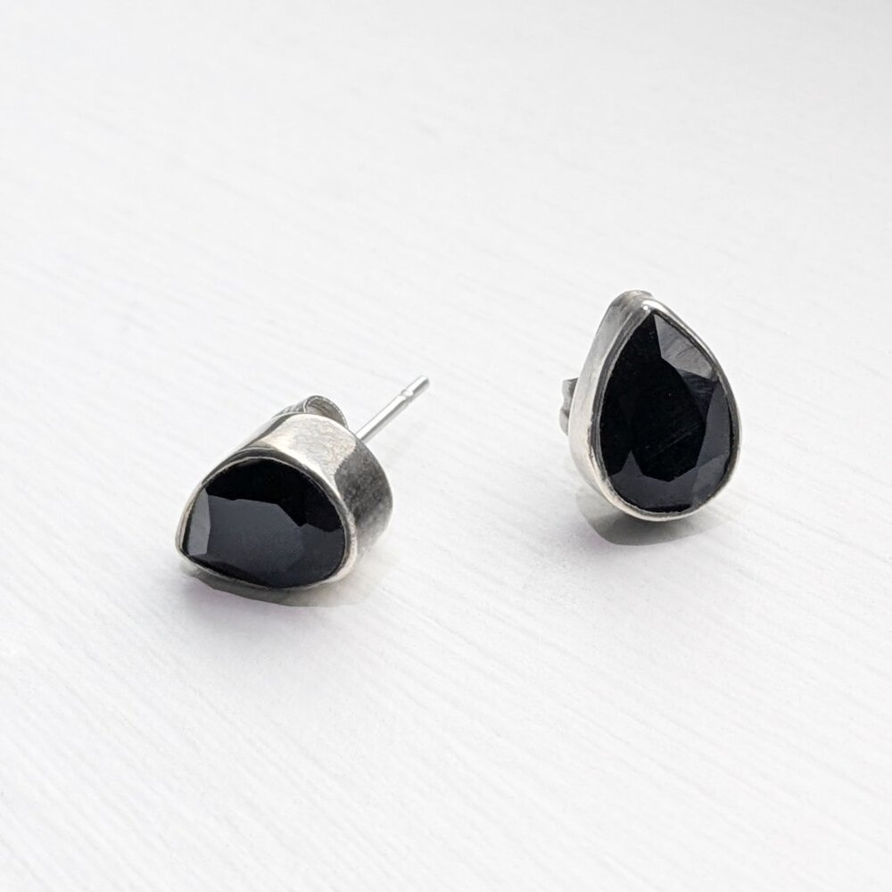 Faceted Obsidian and 925 Sterling Silver Gothic Black Tear Drop Stud Earrings - Picture 2 of 4